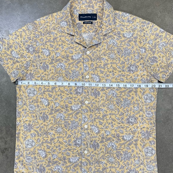 Abercrombie & Fitch Linen Blend Floral Print Button Up Shirt - Picture 5 of 8